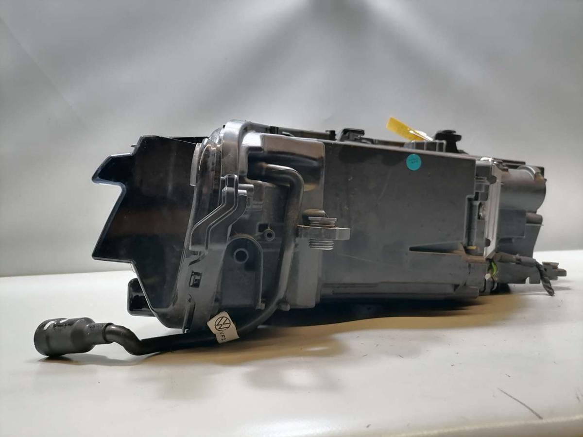 VW Passat B9 original Scheinwerfer rechts LED Bj.2024